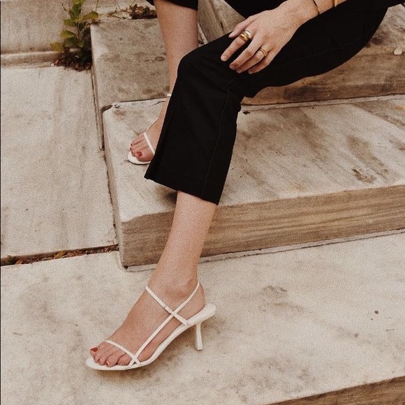 Bare floss sandal in white size 6.5